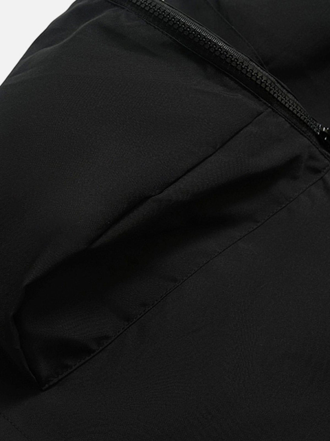 Intricate look at the zipper detail on TALISHKO black 3D big pocket shorts.