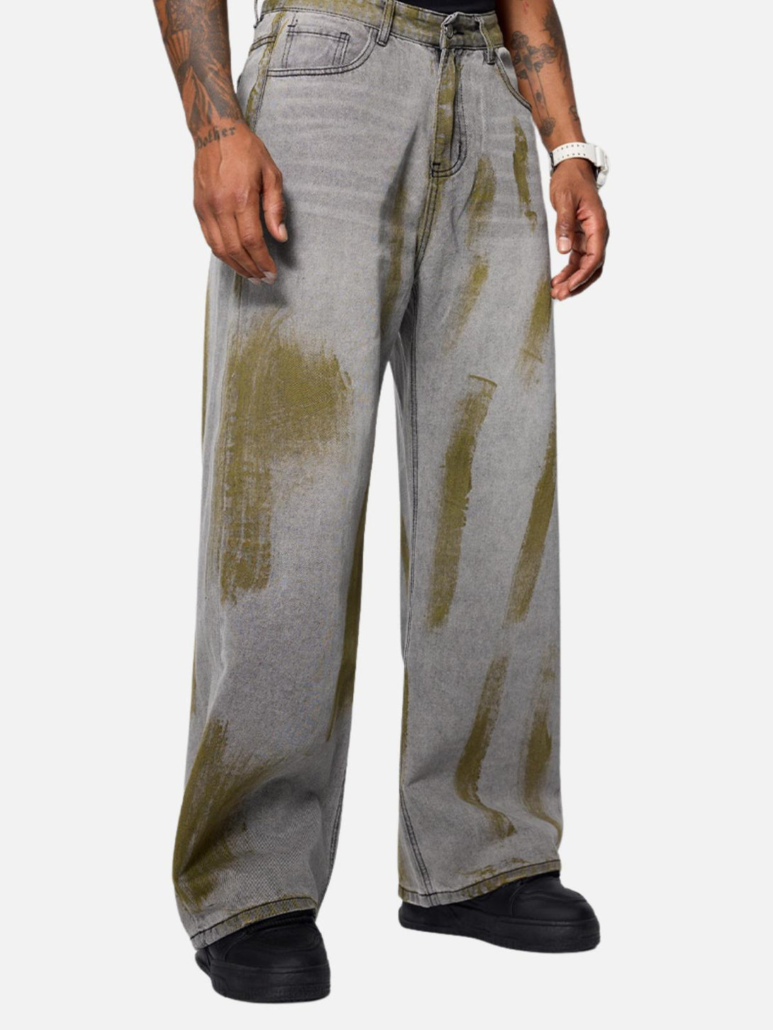 Model in TALISHKO color blocking loose jeans, showcasing a unique streetwear vibe.