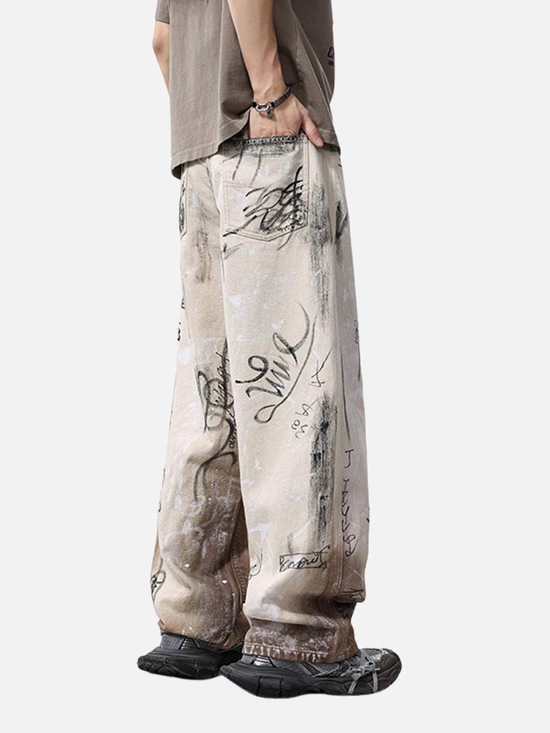 Model in TALISHKO graffiti baggy jeans, emphasizing a trendy and artistic streetwear look.