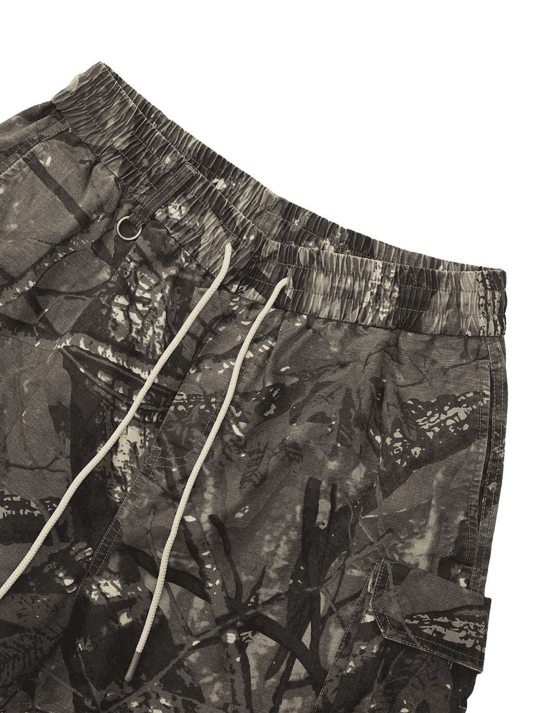 Focusing on the elastic waistband and drawstring of TALISHKO's camouflage workwear shorts.