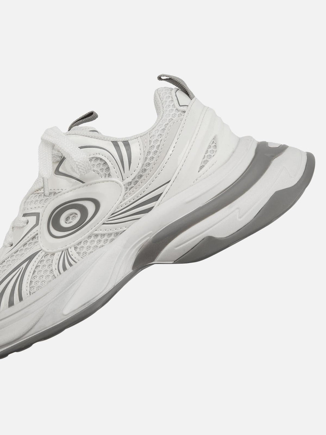 Side detail of white TALISHKO sports shoes with dynamic patterns, ideal for street fashion.