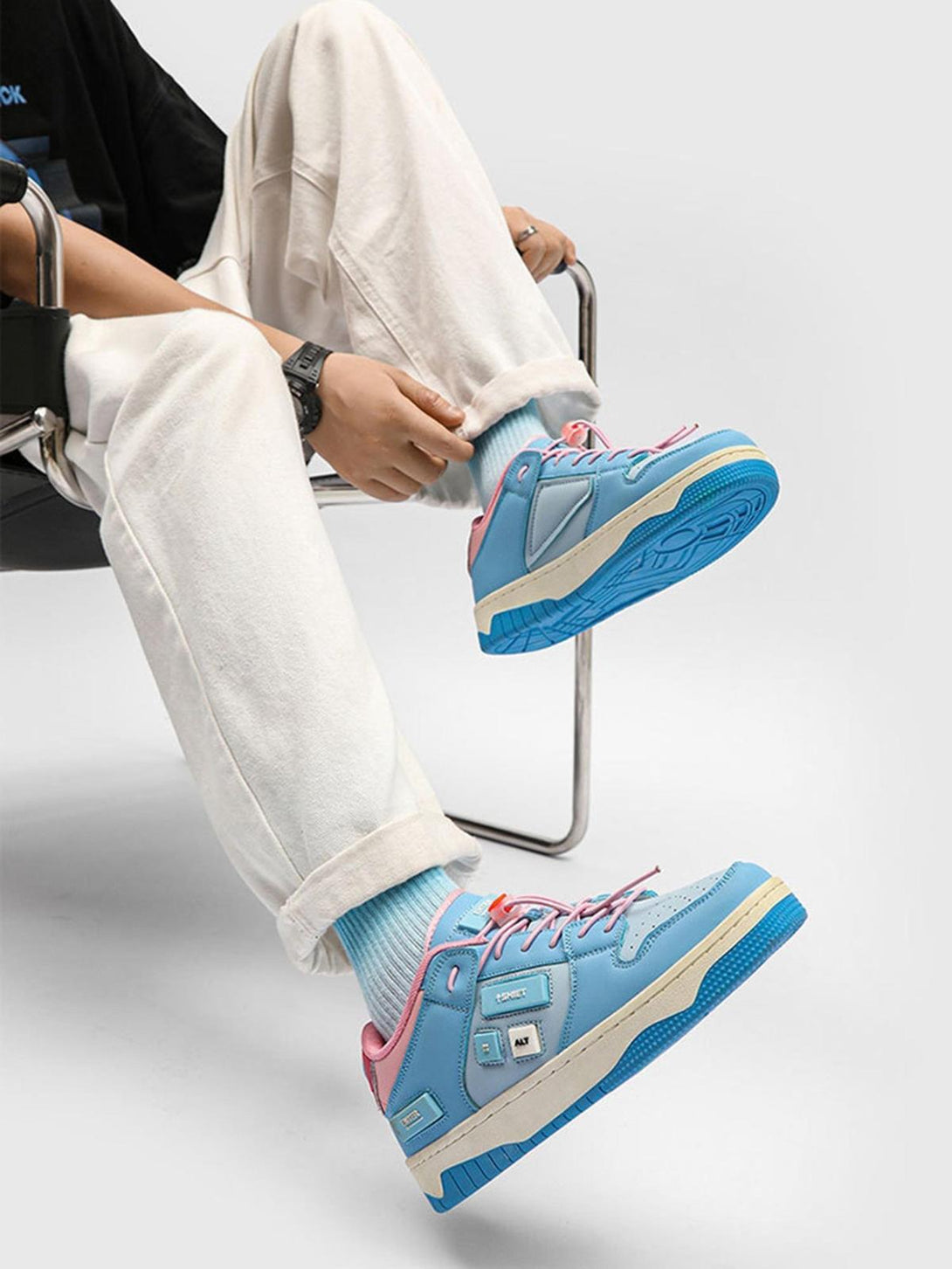 Casual style with TALISHKO skate shoes, featuring sky blue and pink tones paired with white pants.