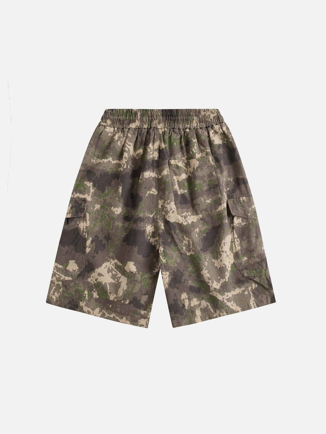 TALISHKO camouflage shorts with multiple pockets, ideal for a laid-back summer look.